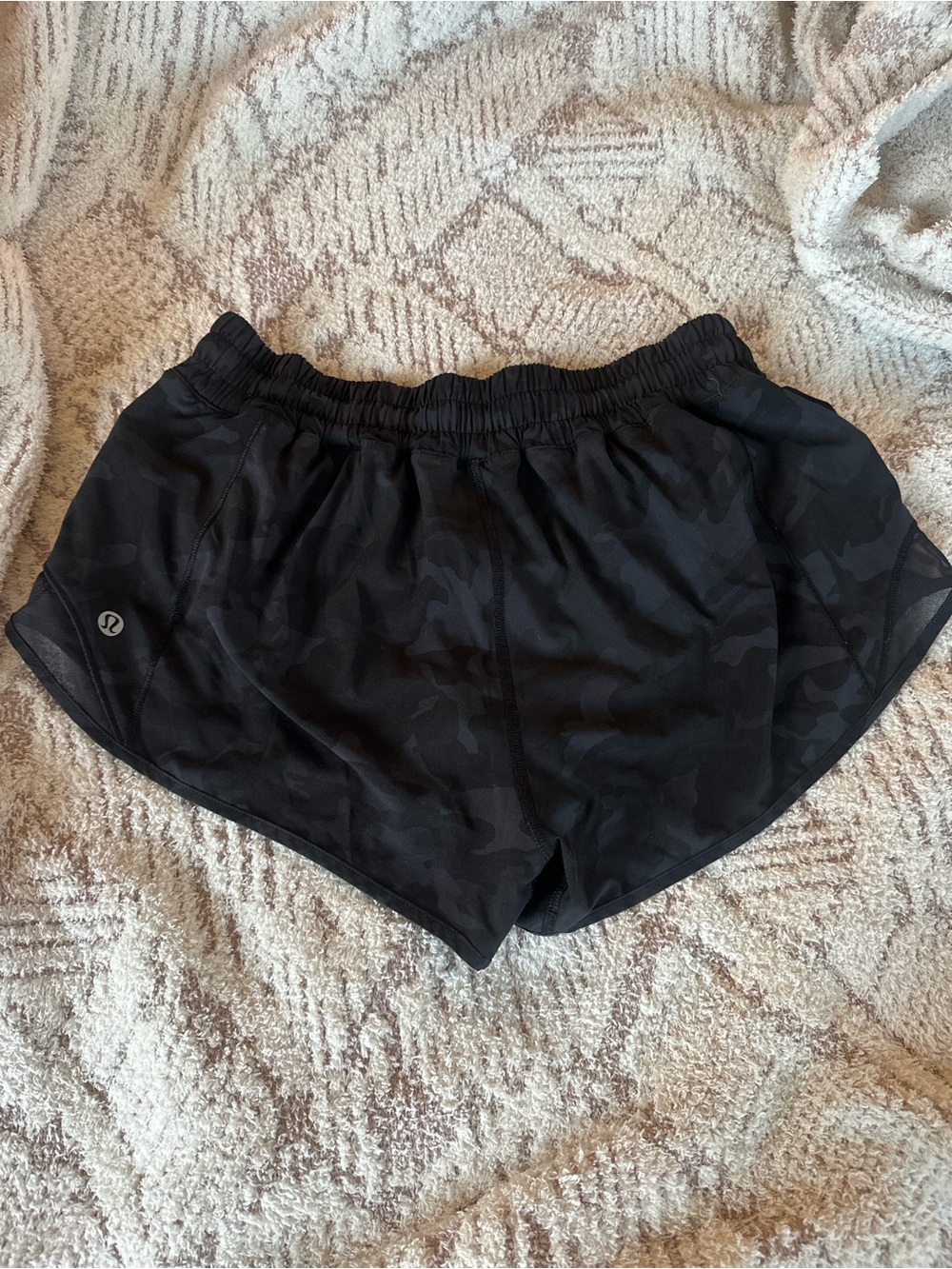 Lululemon Black Camo Speed Shorts Size 8 (Fits 4/6) Built-In Liner EUC